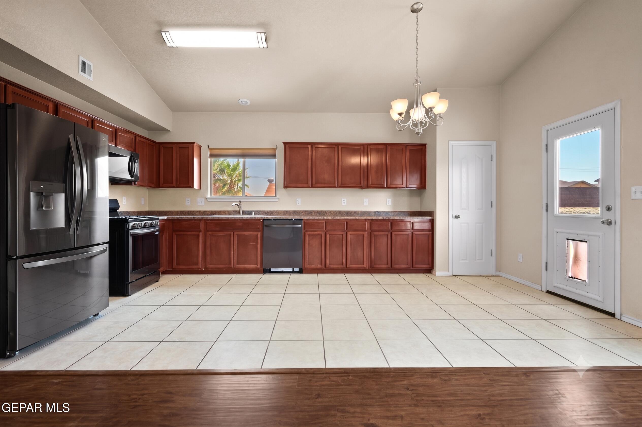 2909 PINO BLANCO Place