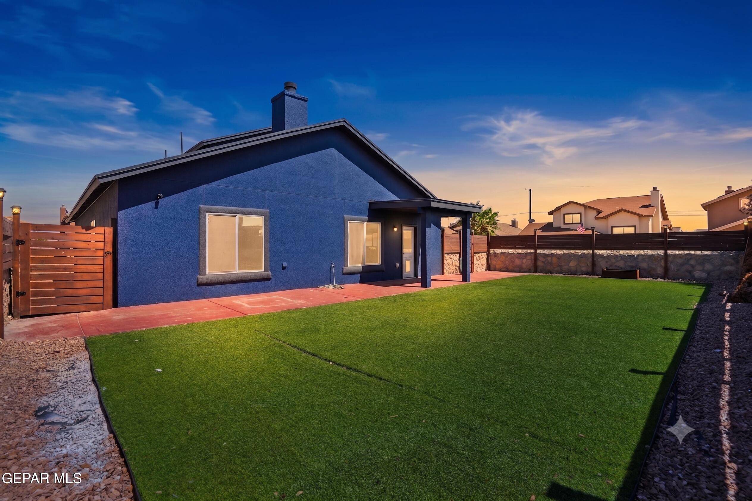 2909 PINO BLANCO Place