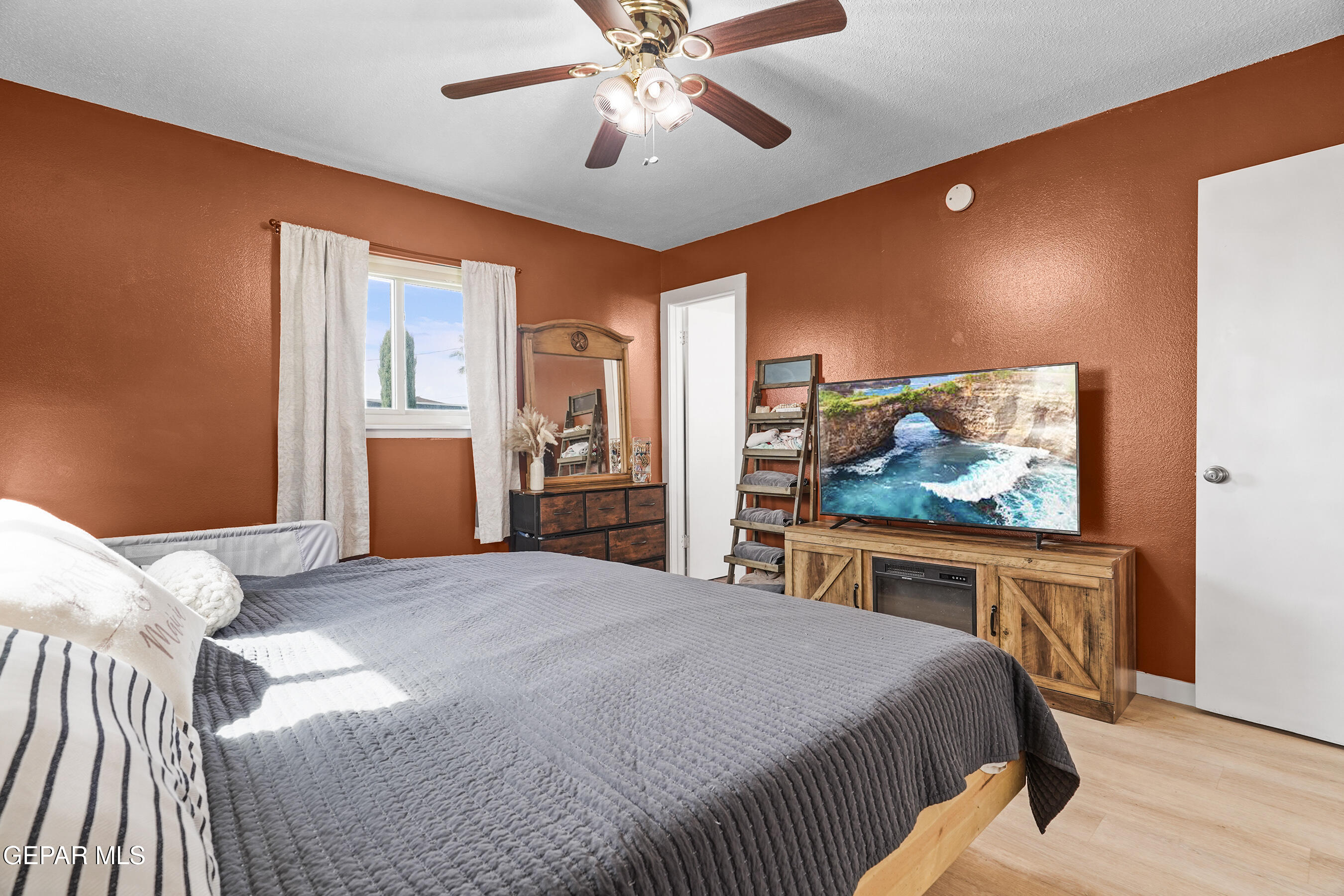 5804 TAUTOGA Drive