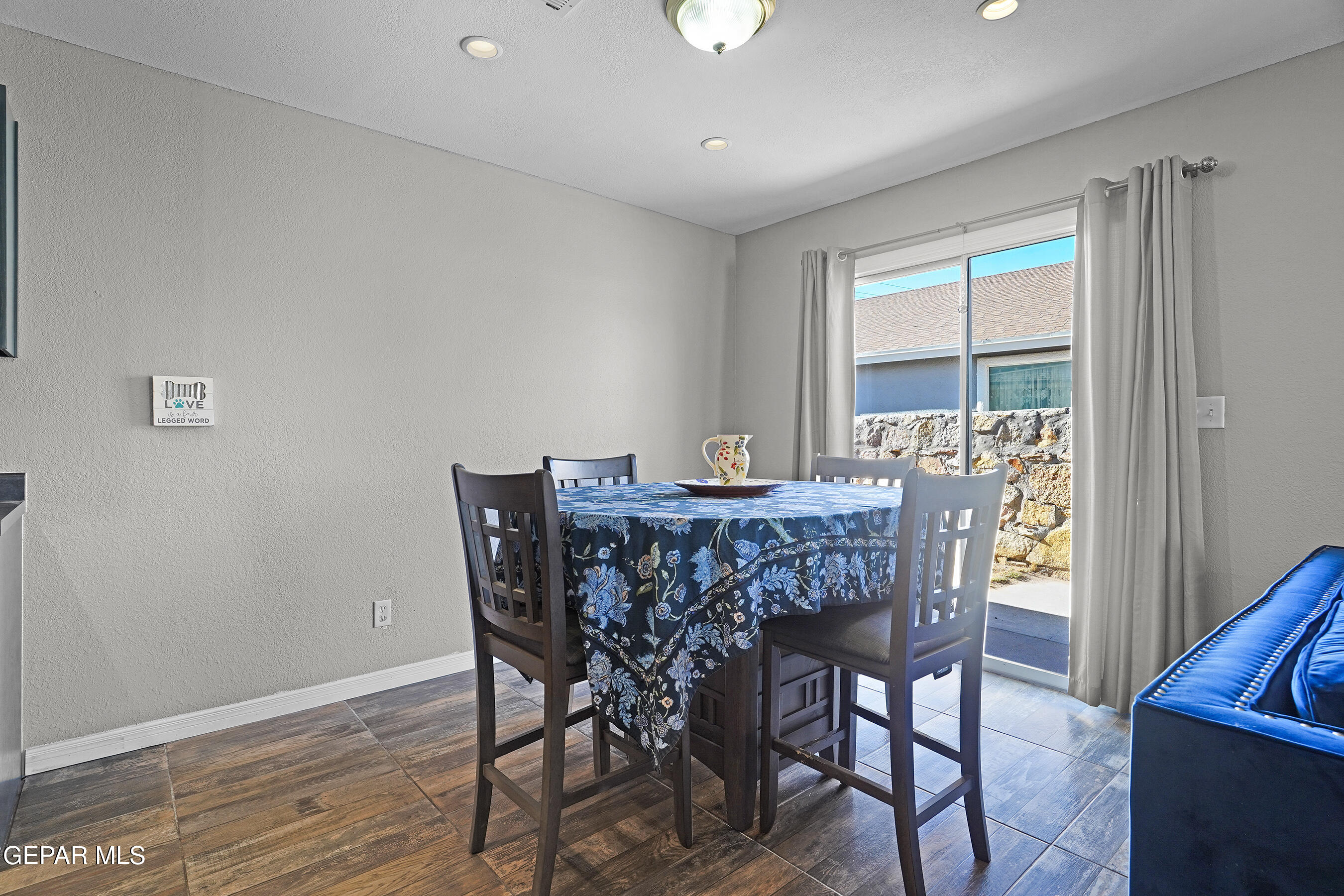 693 DESERT SAGE Drive