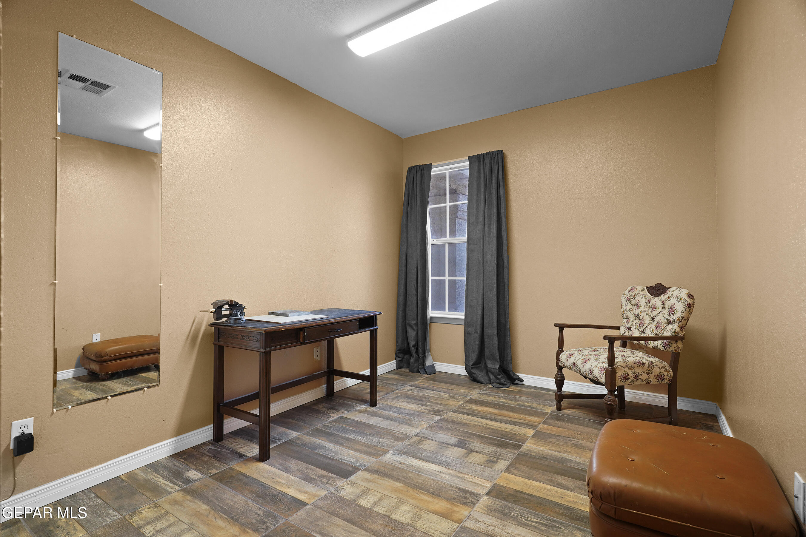 693 DESERT SAGE Drive