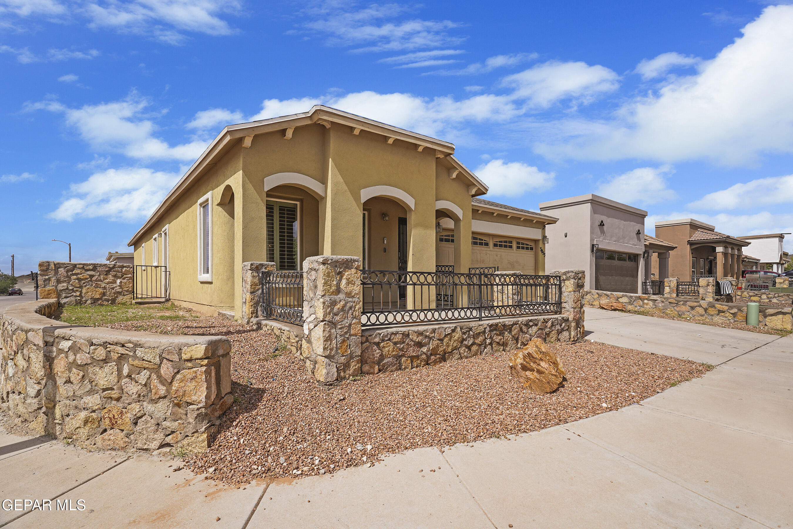 3853 LOMA CORTEZ Drive