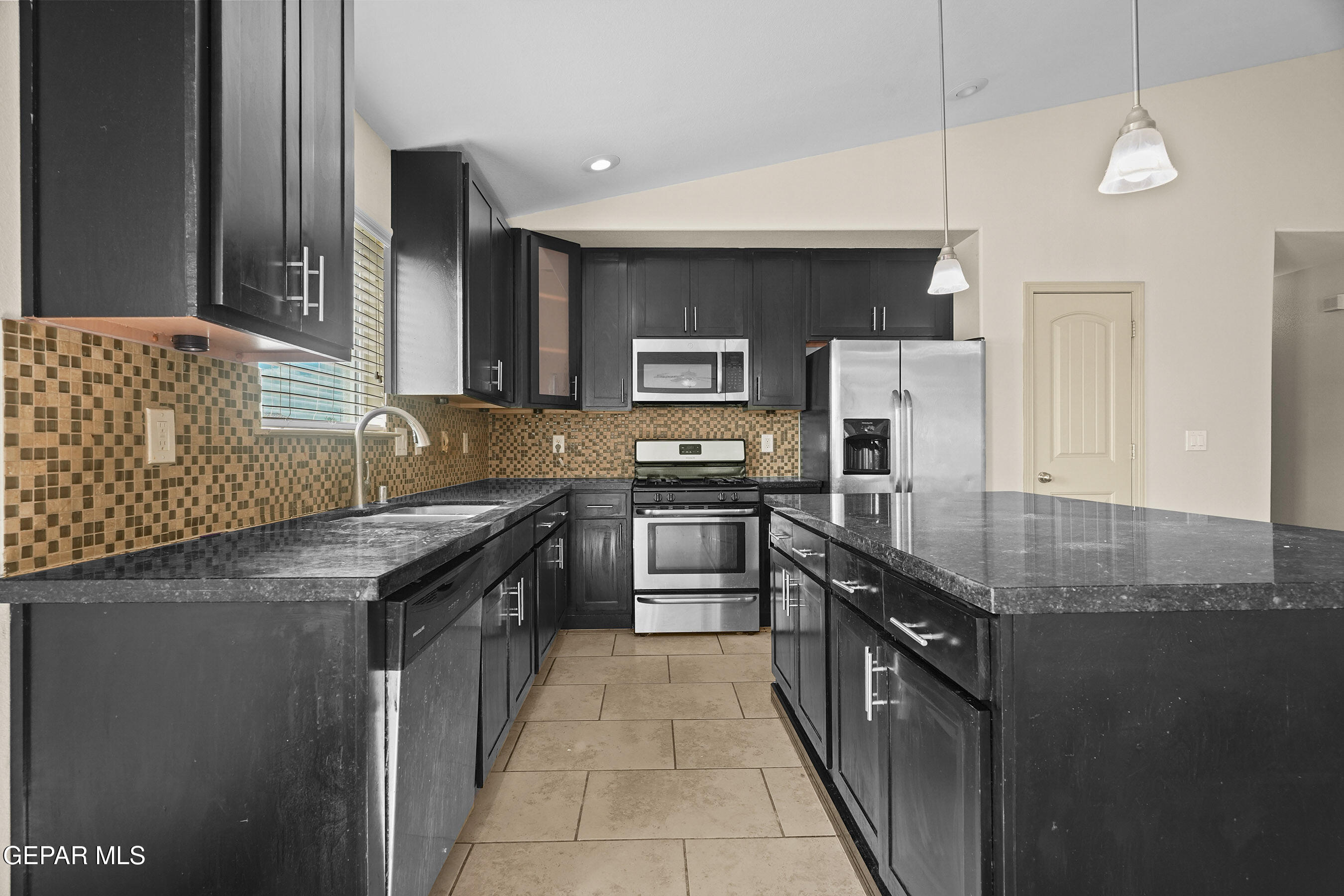 3853 LOMA CORTEZ Drive