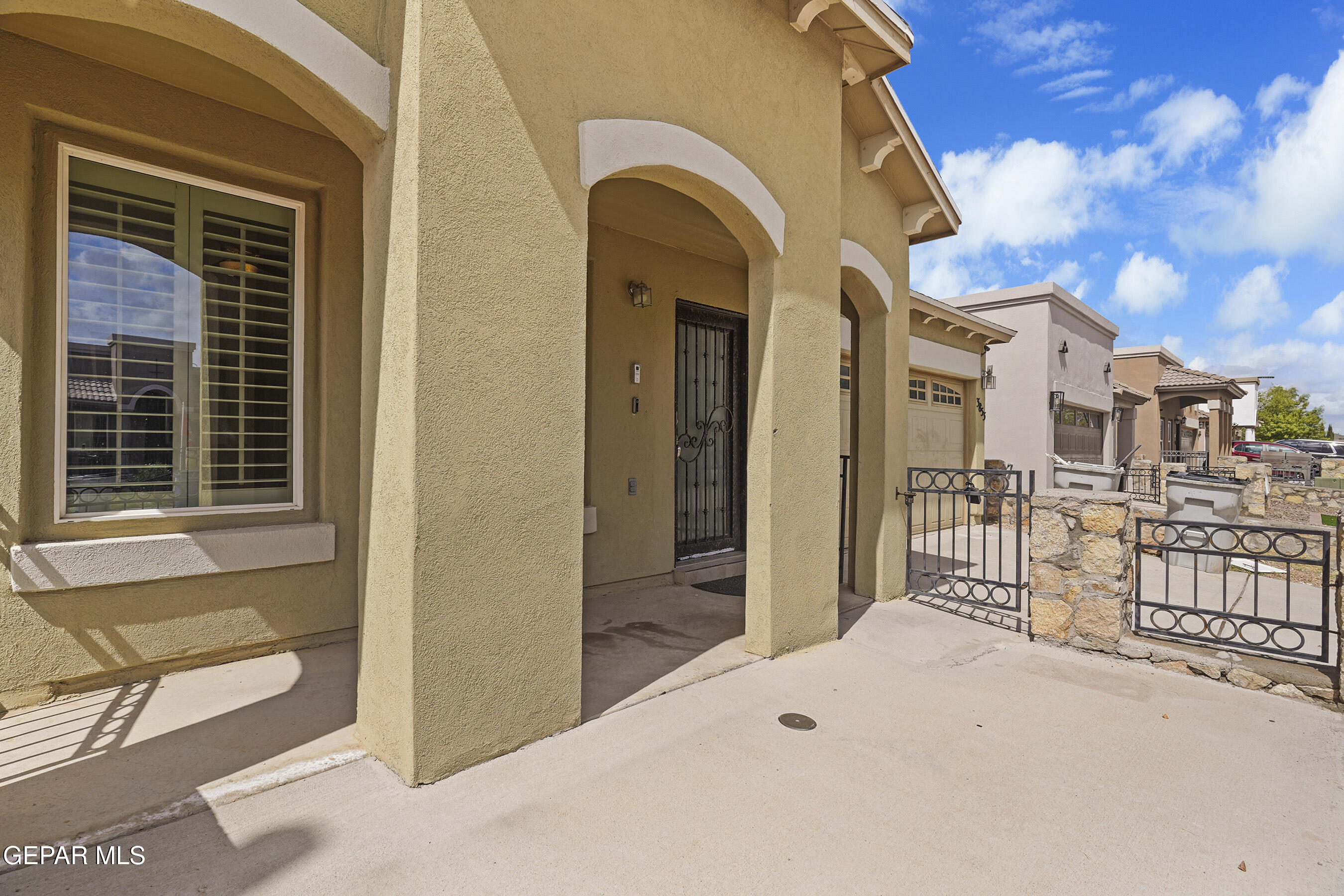 3853 LOMA CORTEZ Drive