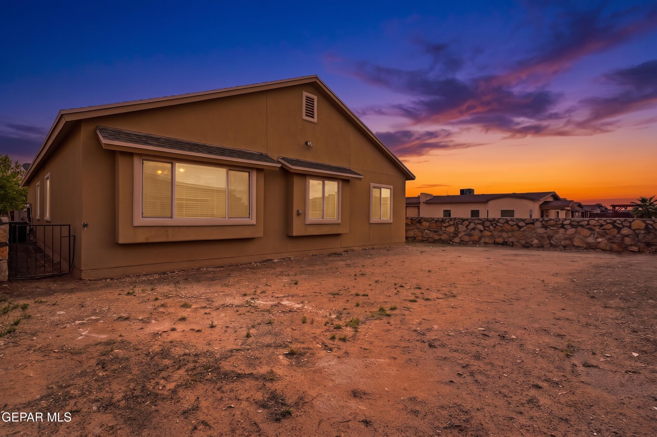 3853 LOMA CORTEZ Drive