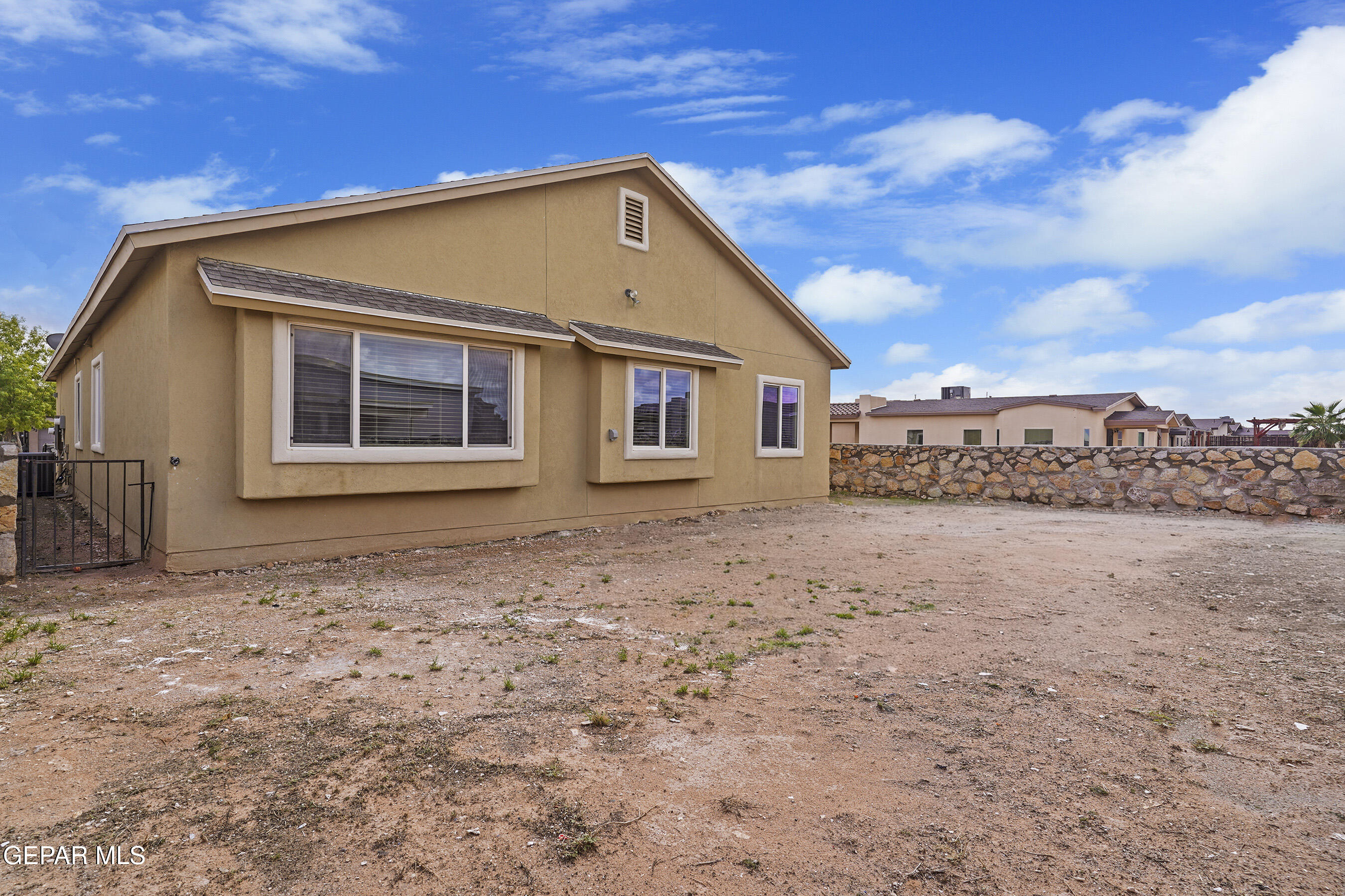 3853 LOMA CORTEZ Drive