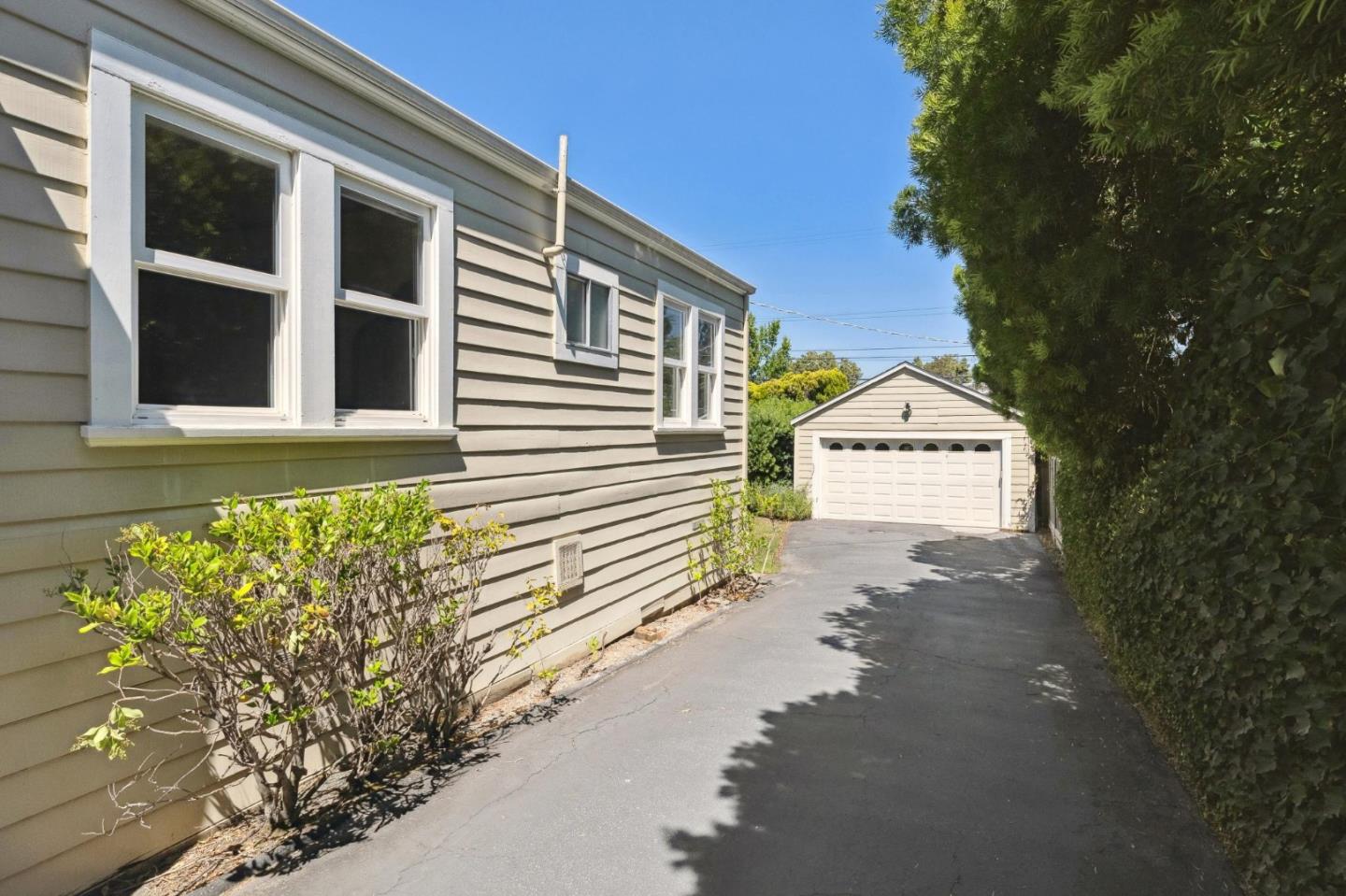 1112 Vancouver AVE
