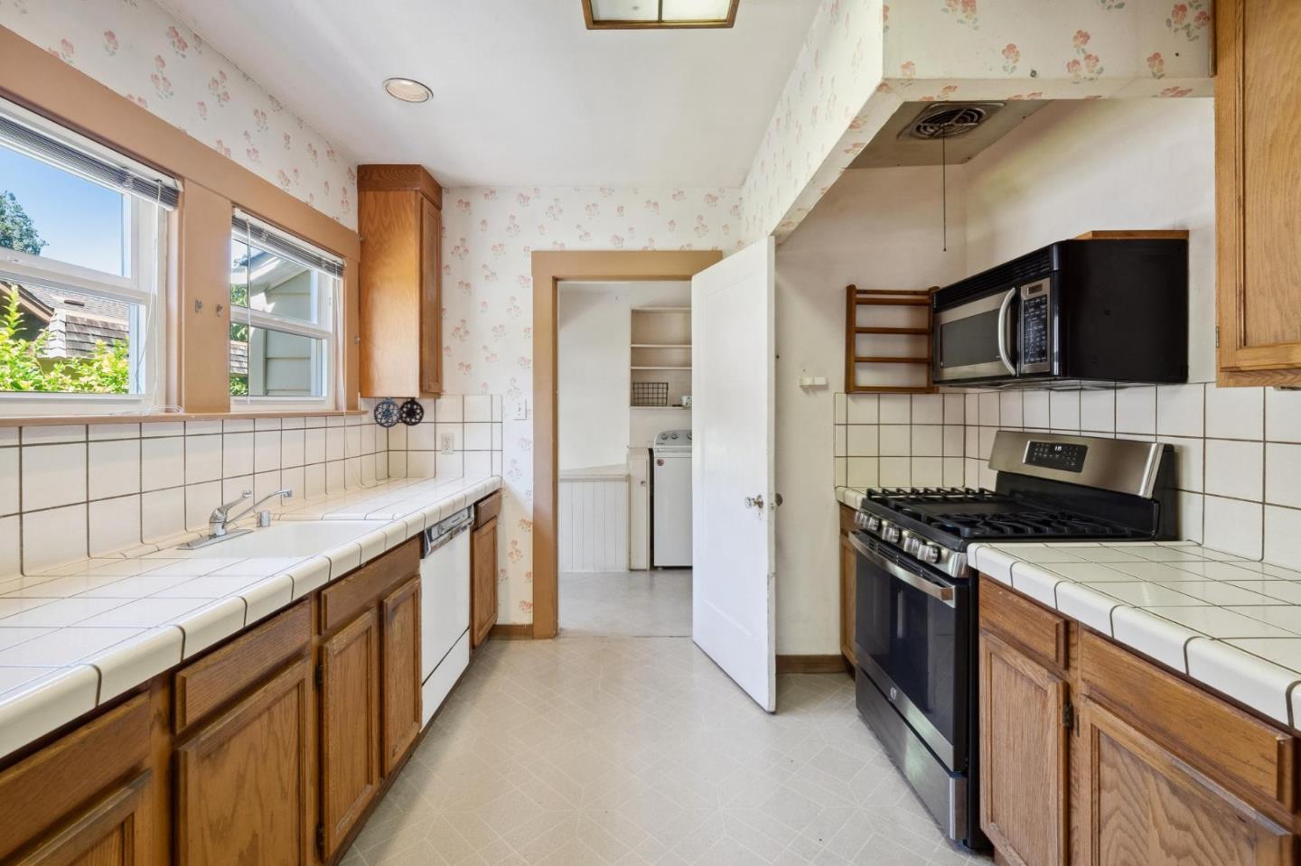 1112 Vancouver AVE