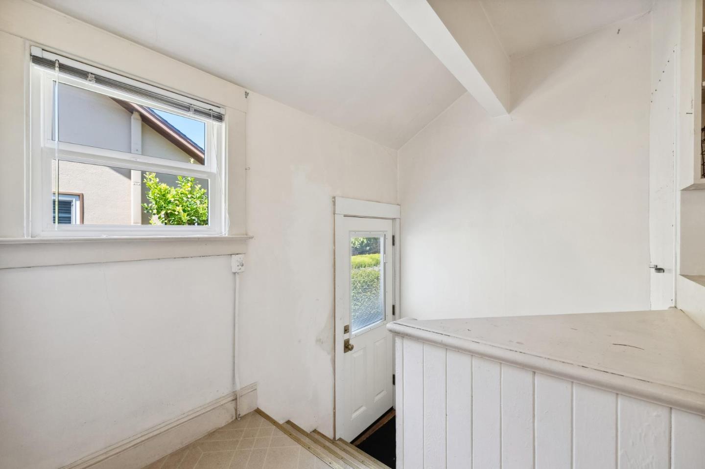 1112 Vancouver AVE