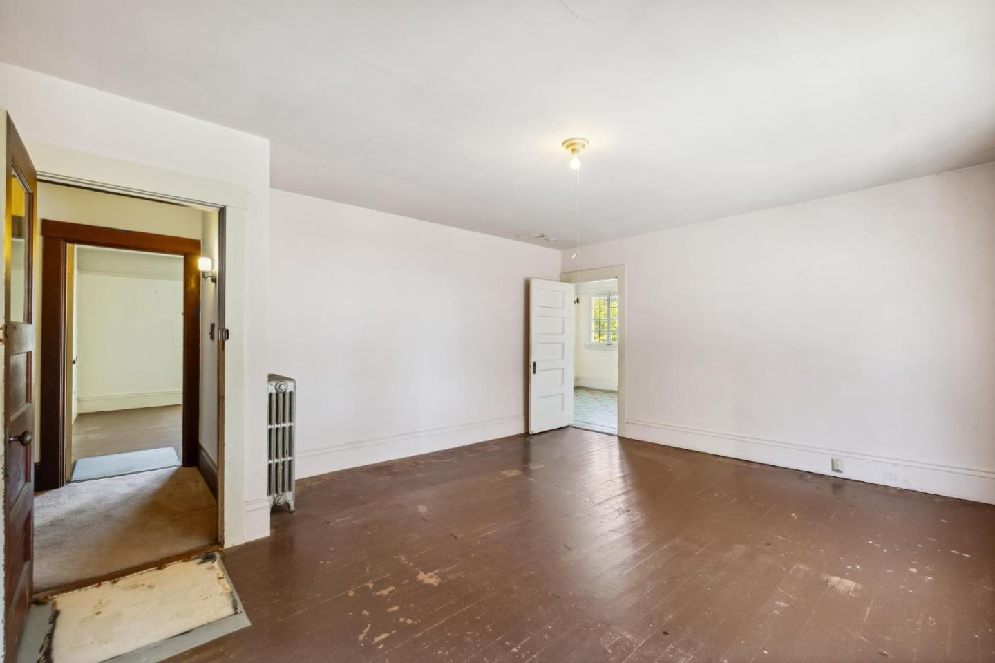 1513 Forest View AVE