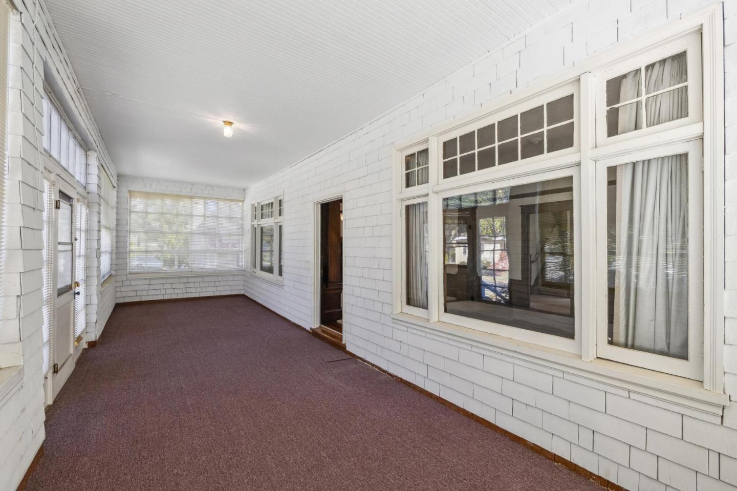 1513 Forest View AVE