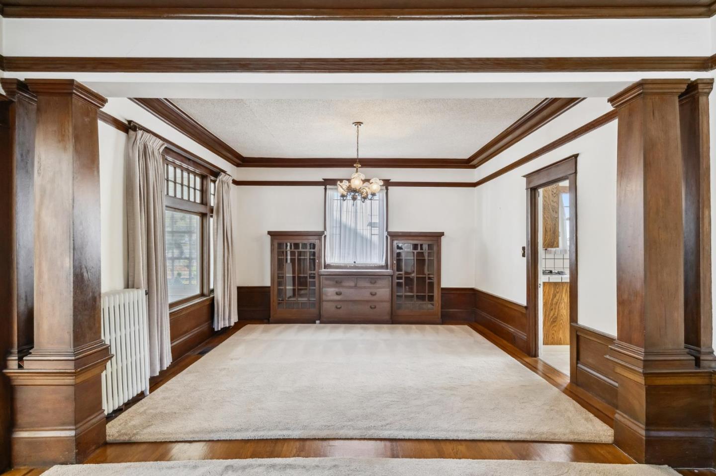 1513 Forest View AVE