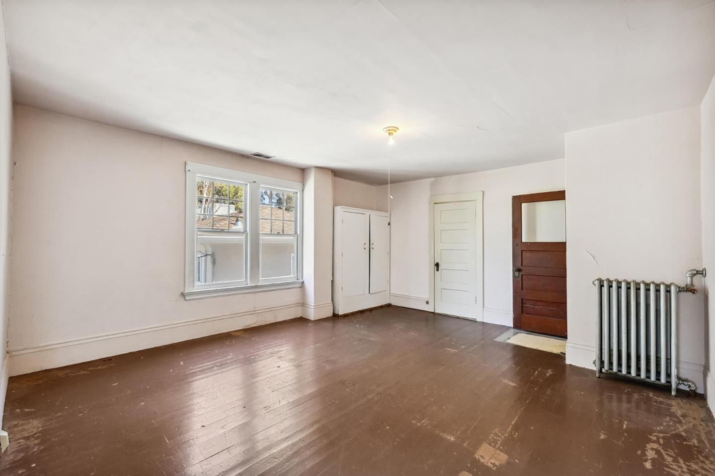 1513 Forest View AVE