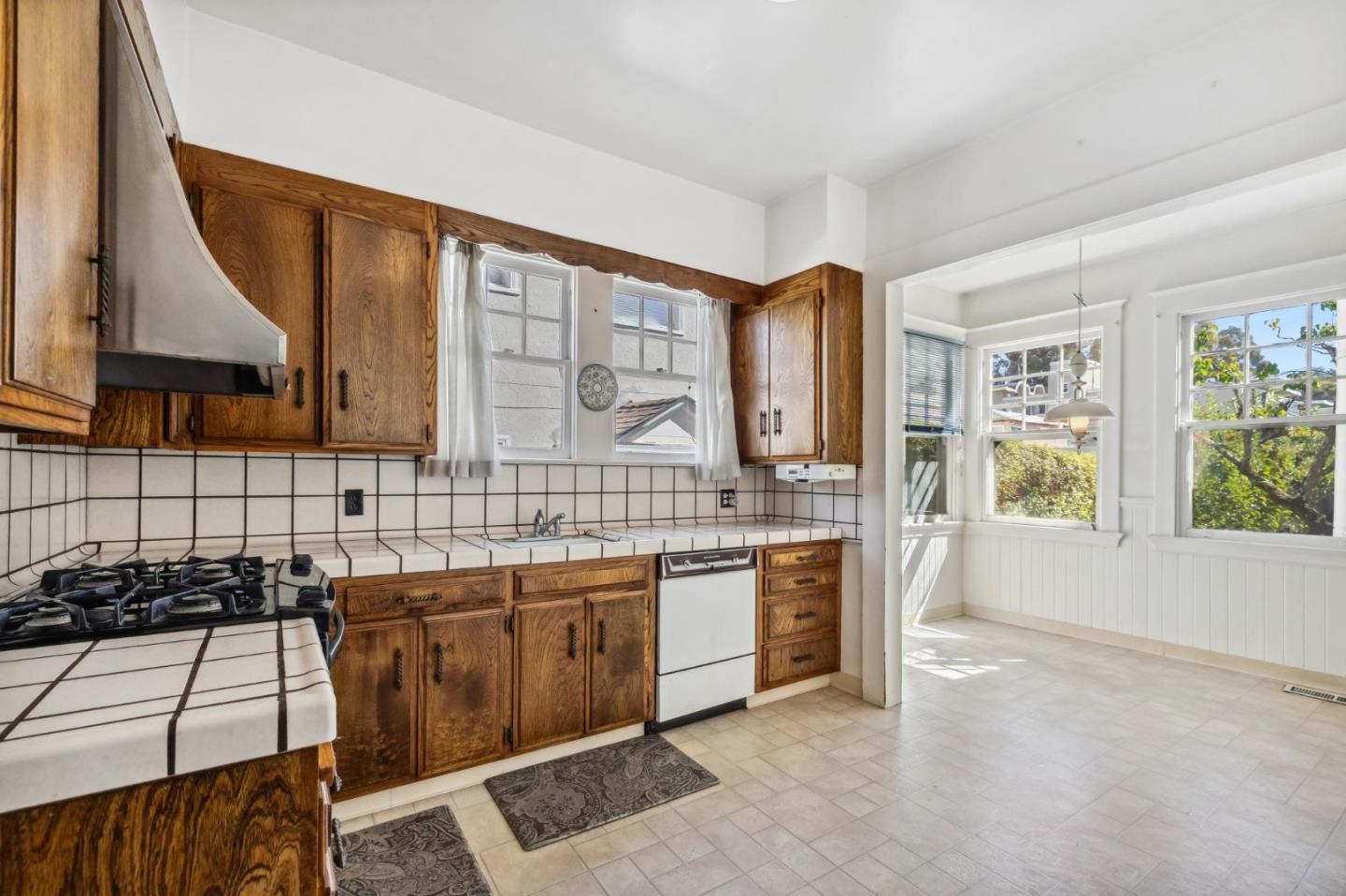 1513 Forest View AVE