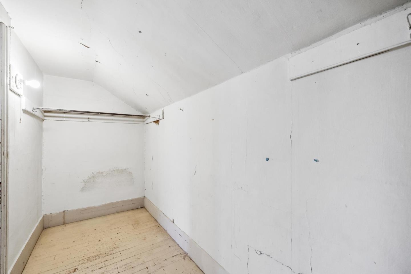 1513 Forest View AVE