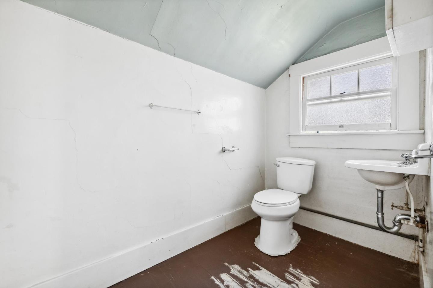 1513 Forest View AVE