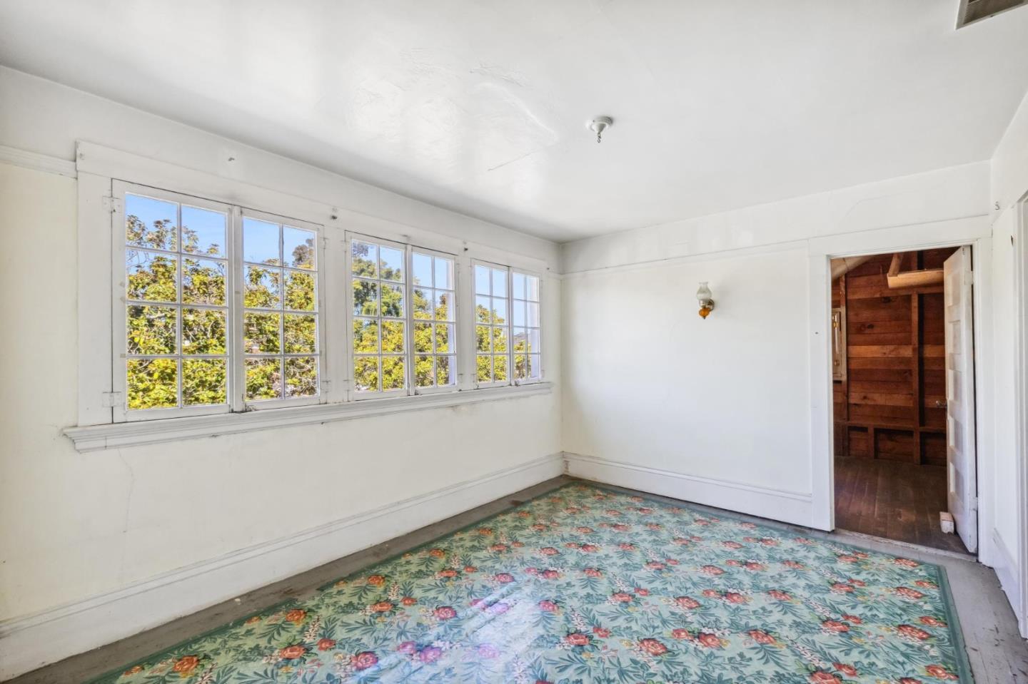 1513 Forest View AVE