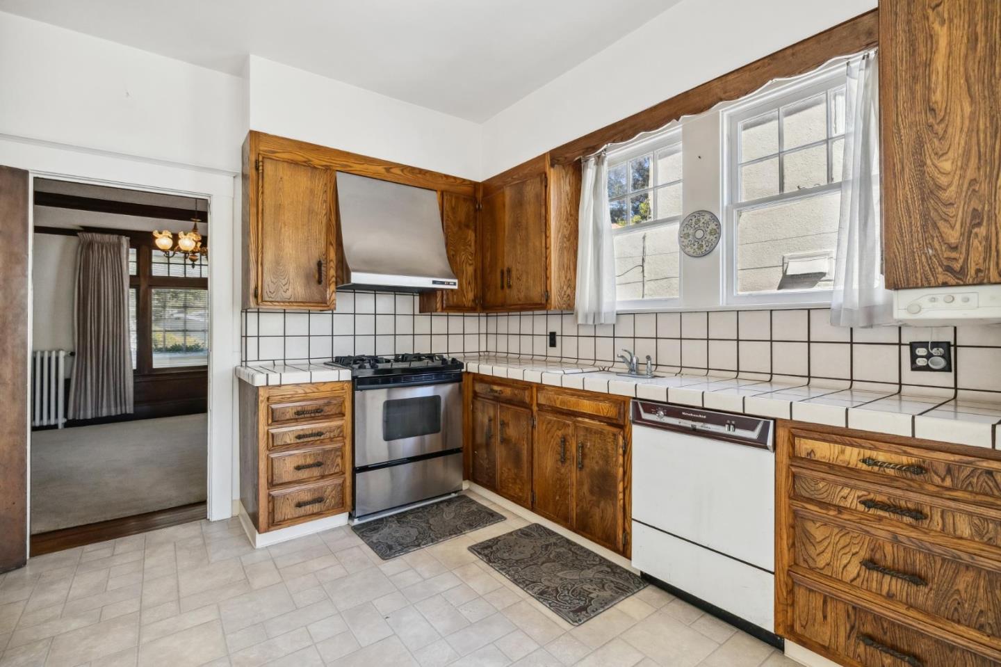 1513 Forest View AVE