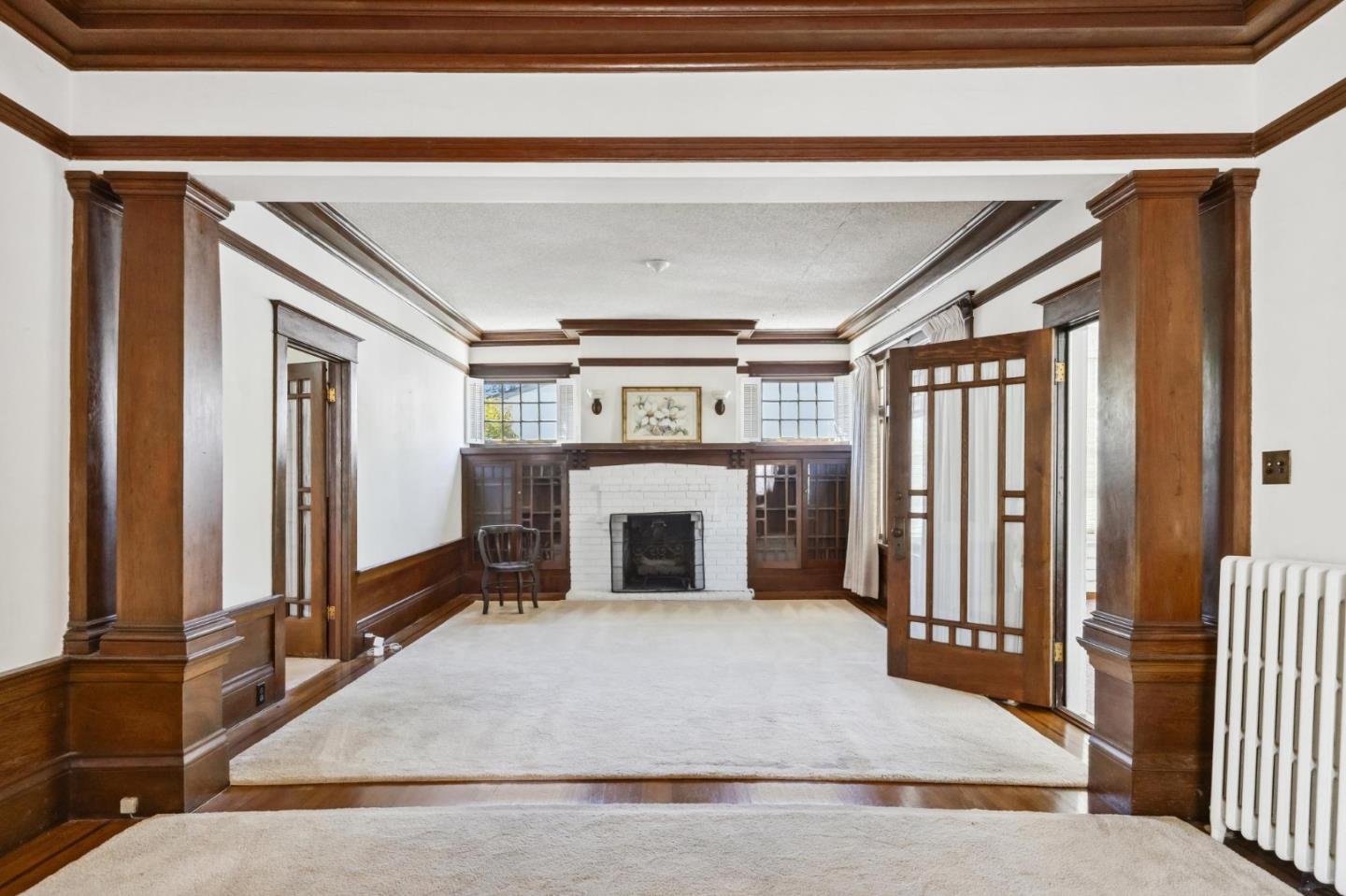 1513 Forest View AVE