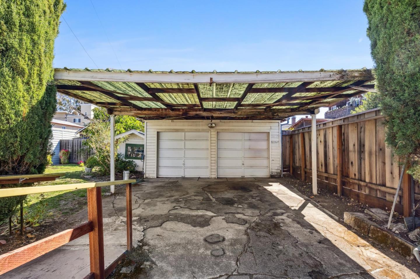 1513 Forest View AVE