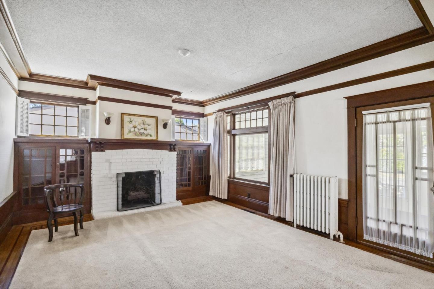 1513 Forest View AVE