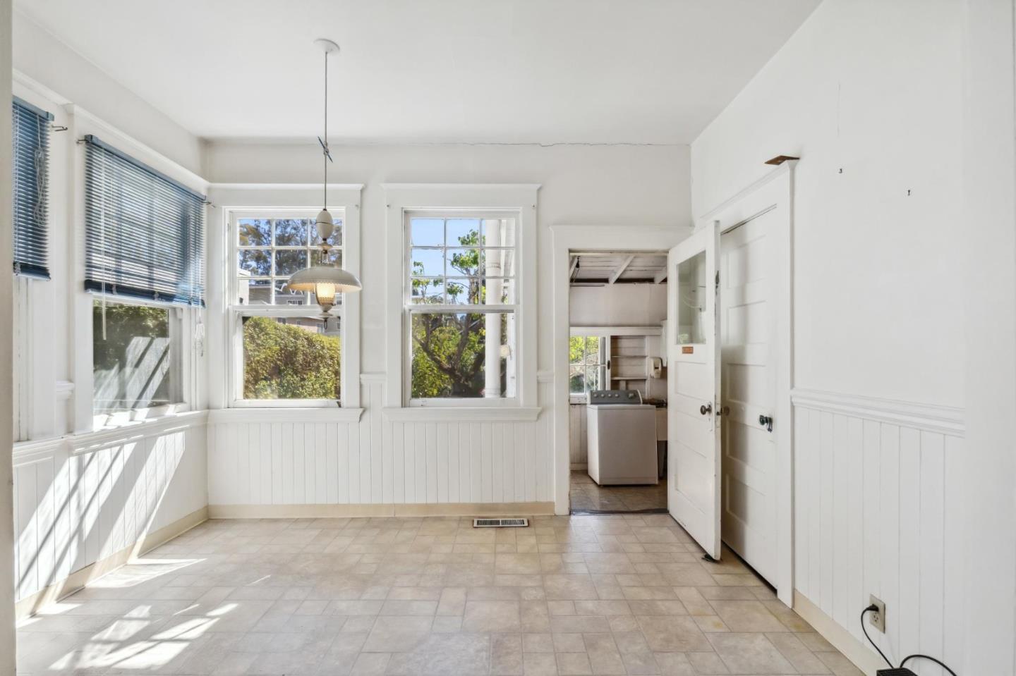 1513 Forest View AVE