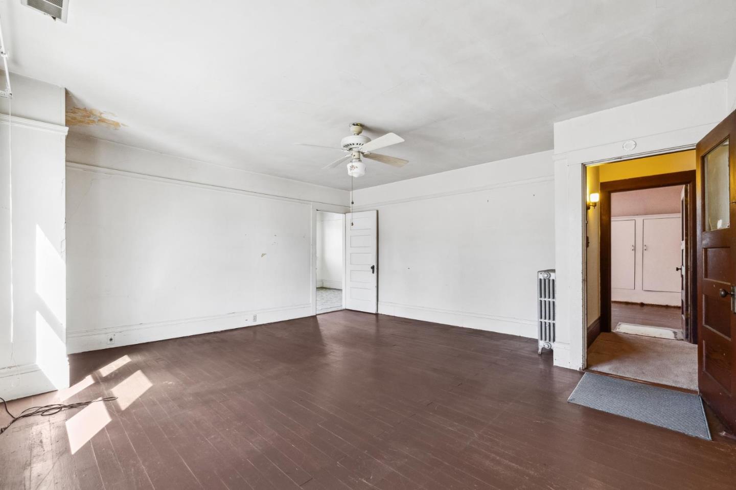 1513 Forest View AVE