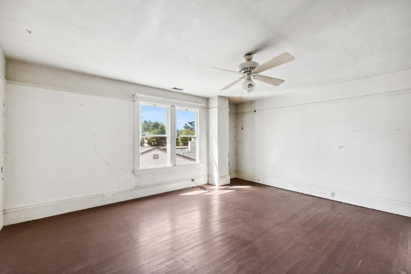 1513 Forest View AVE