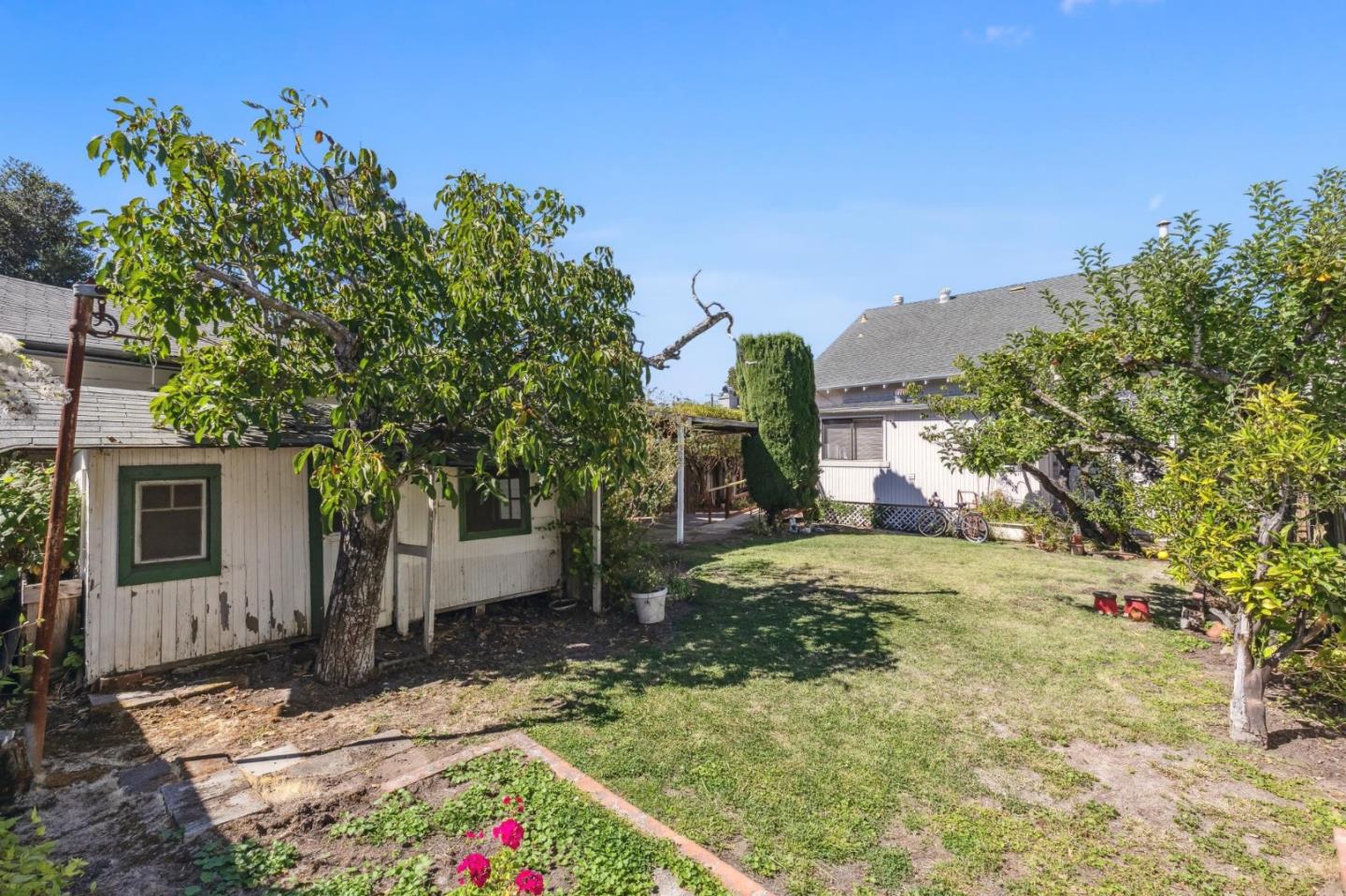 1513 Forest View AVE