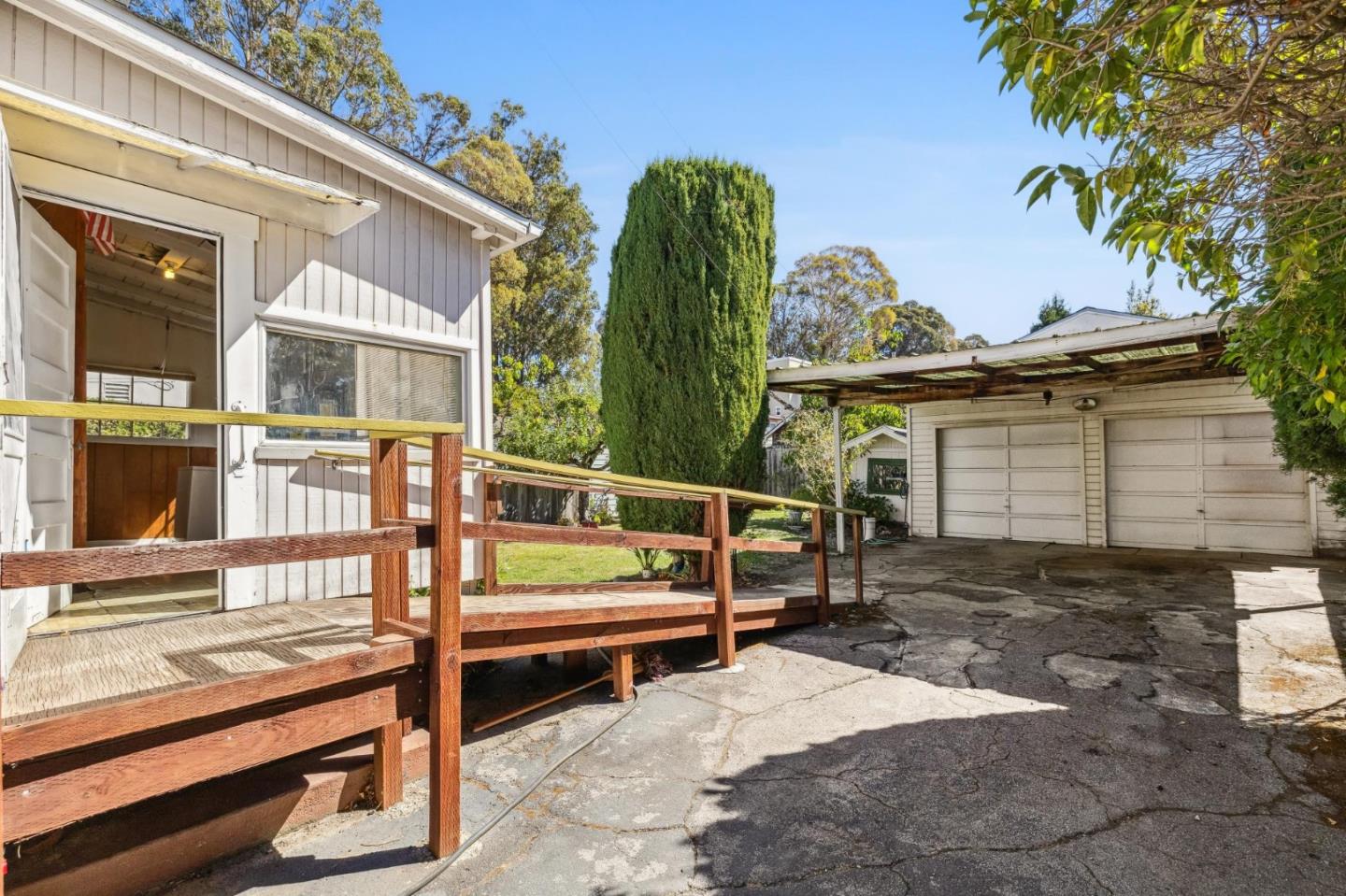 1513 Forest View AVE