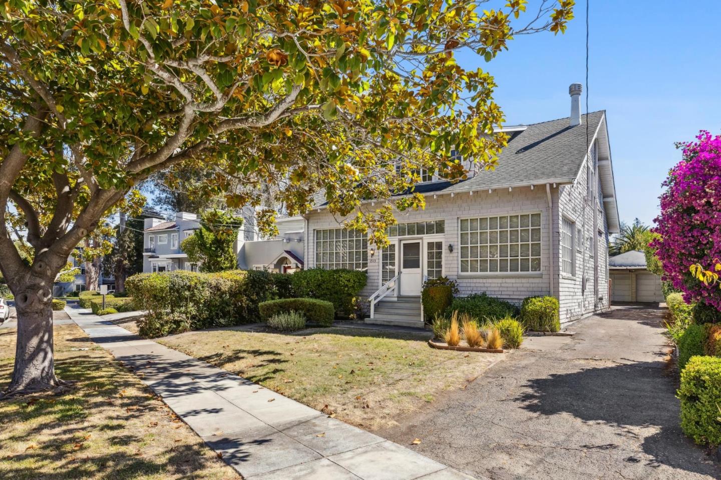 1513 Forest View AVE