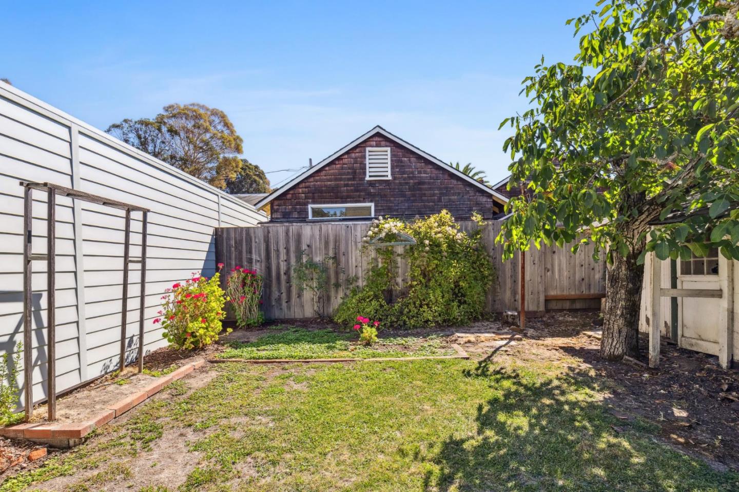 1513 Forest View AVE