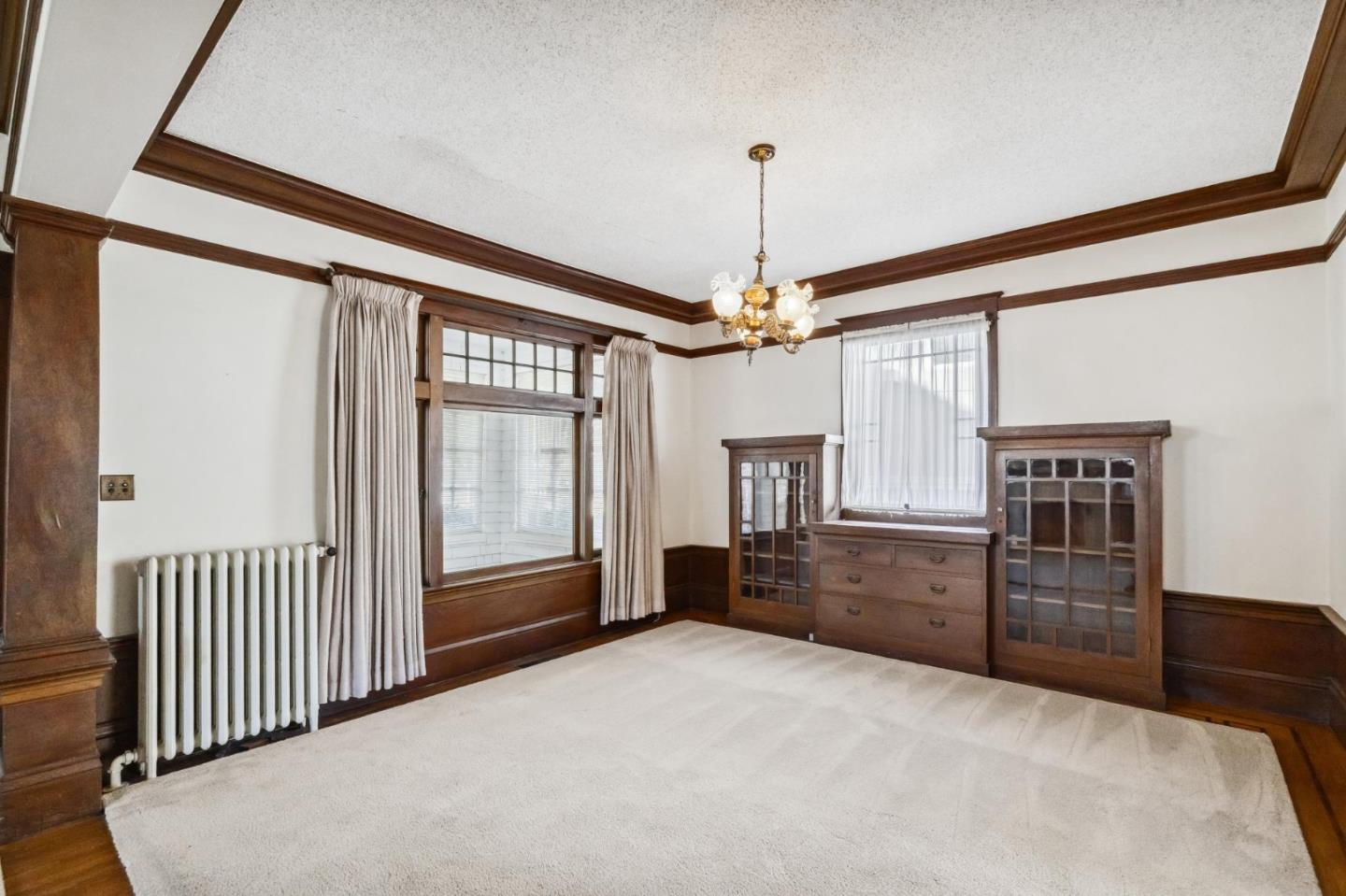 1513 Forest View AVE