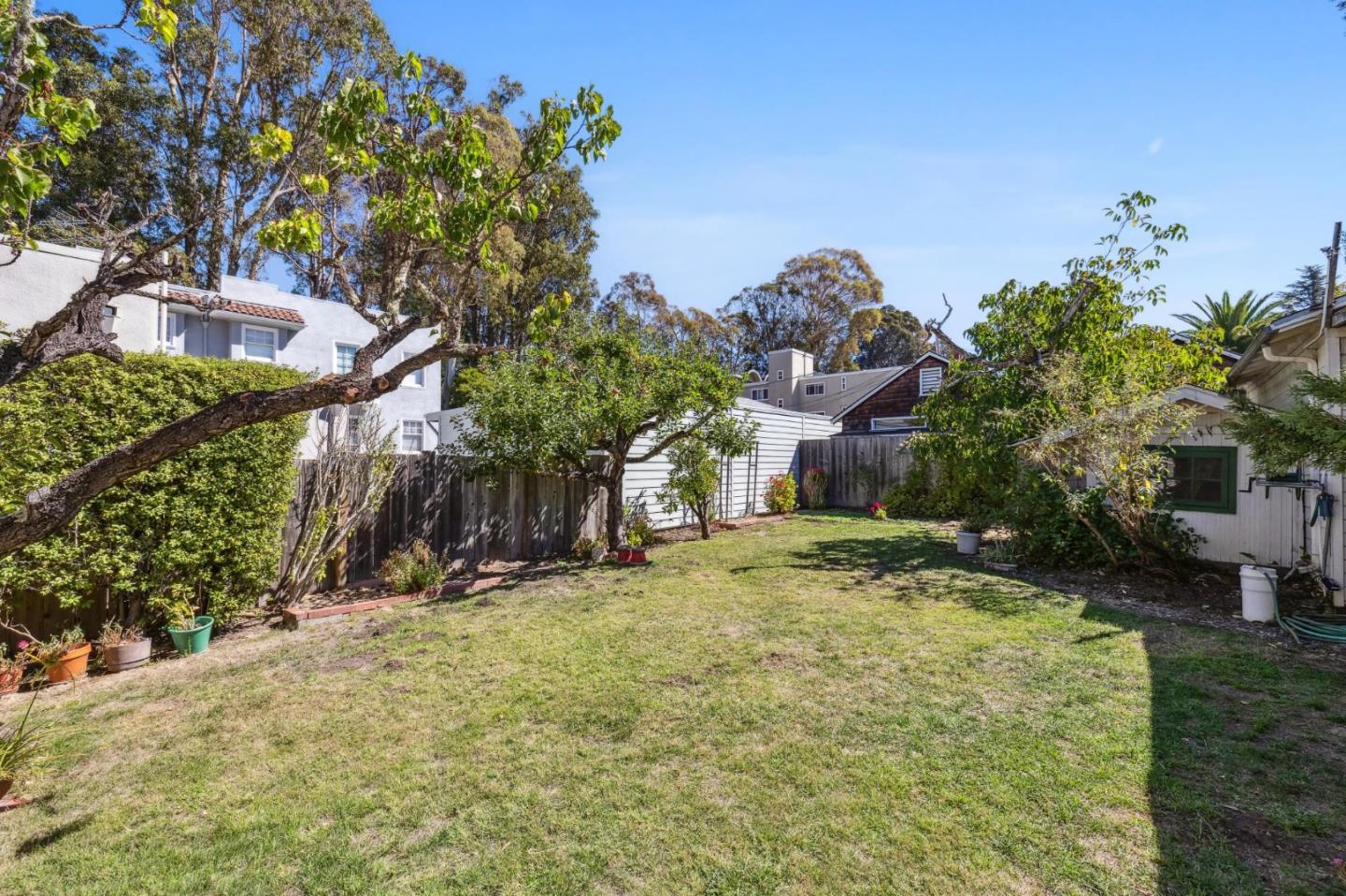 1513 Forest View AVE