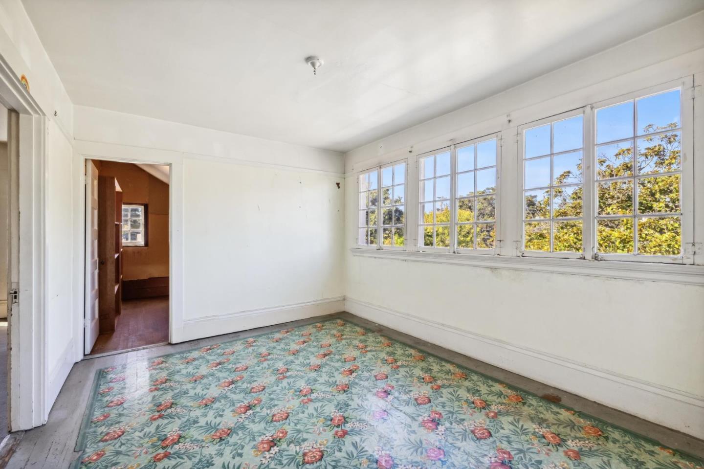 1513 Forest View AVE