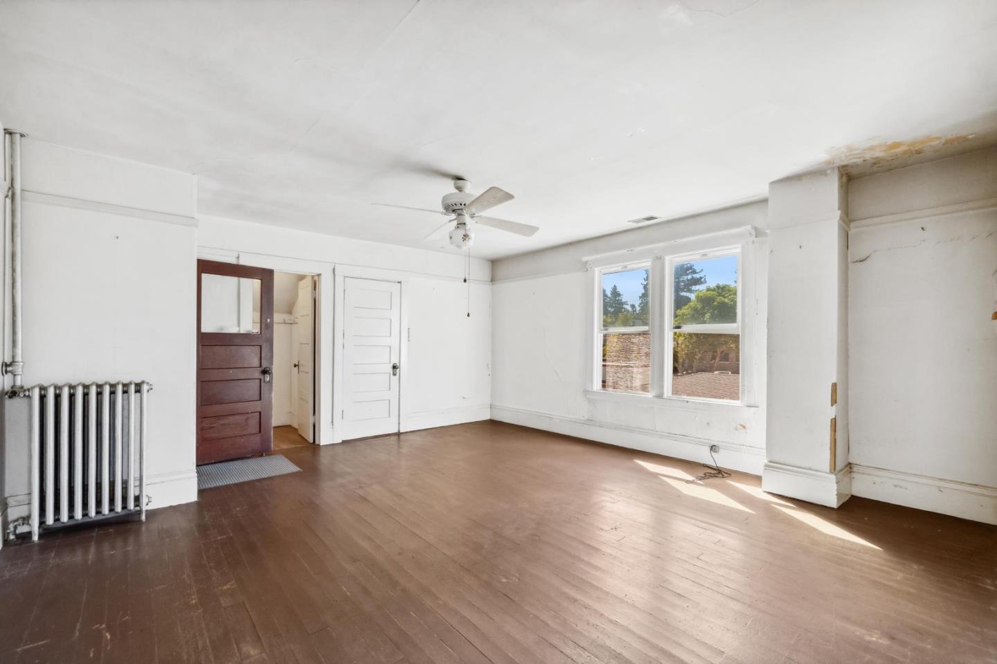 1513 Forest View AVE