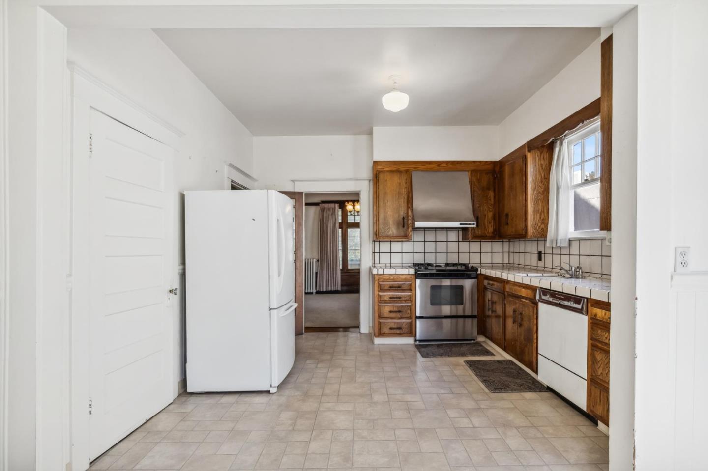 1513 Forest View AVE