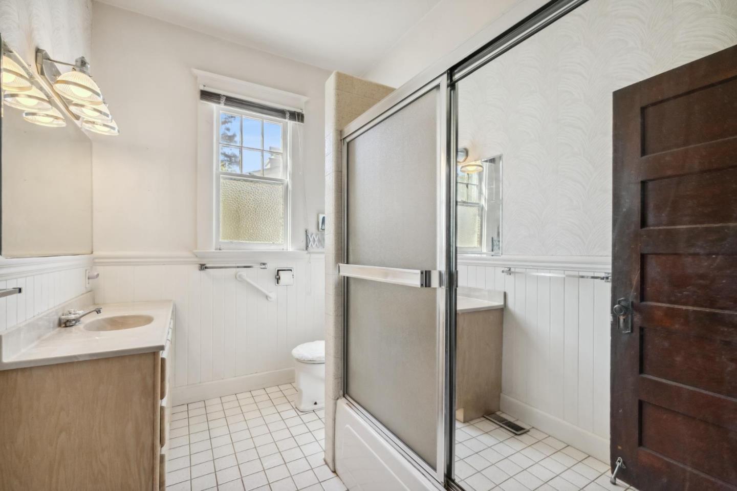 1513 Forest View AVE