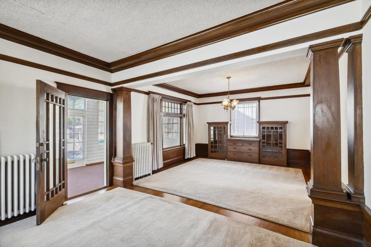 1513 Forest View AVE