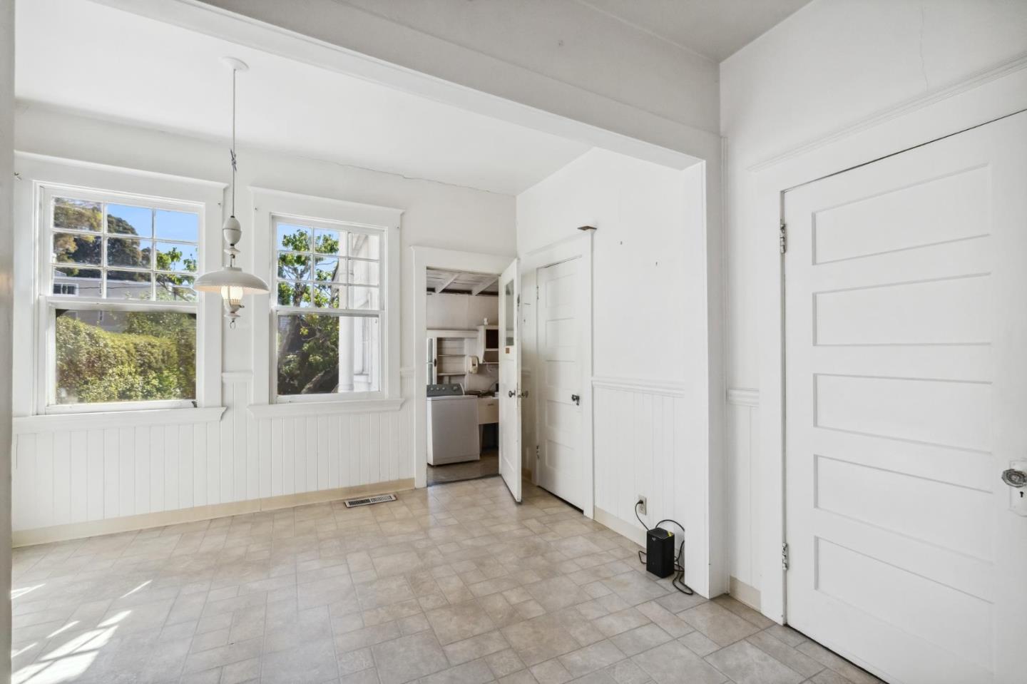 1513 Forest View AVE