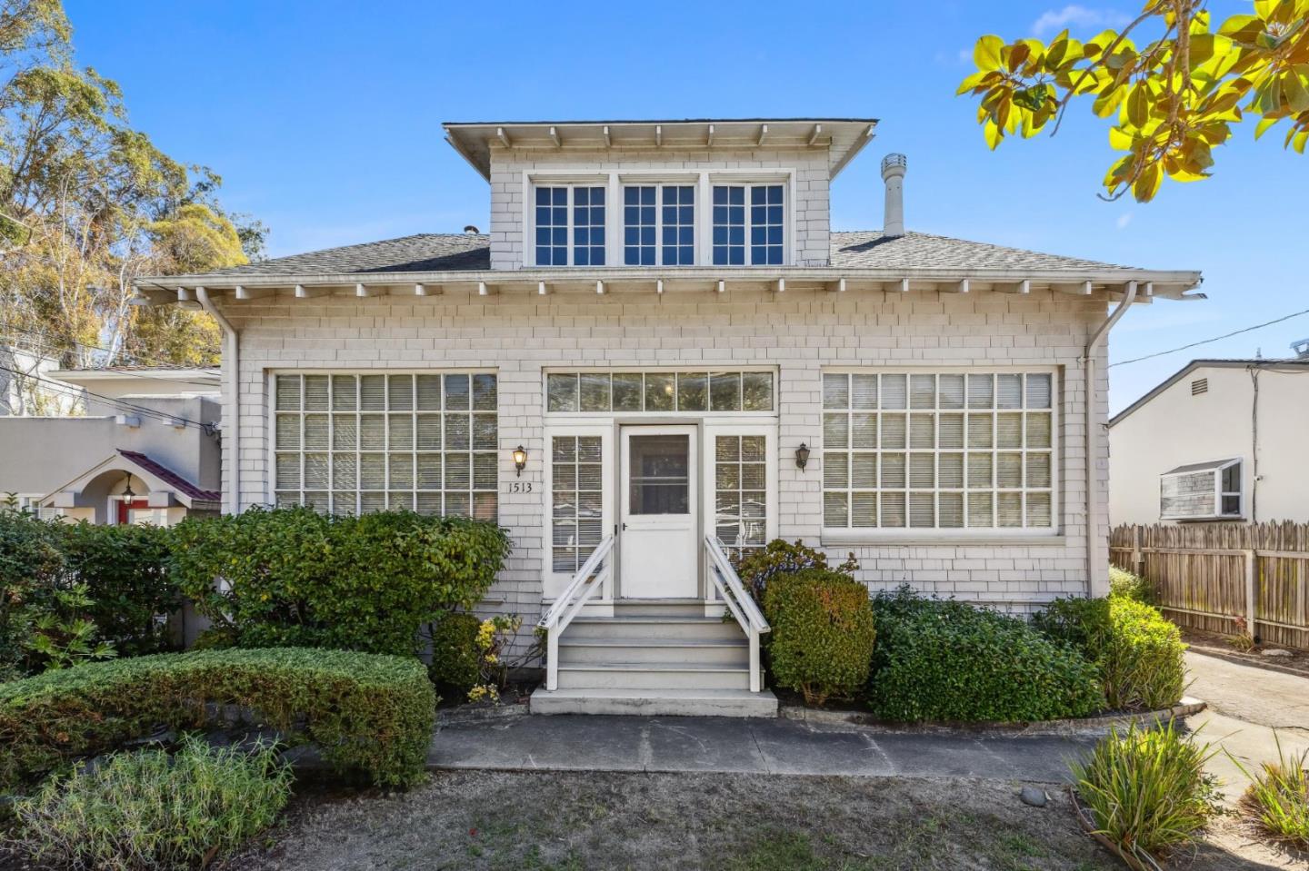 1513 Forest View AVE