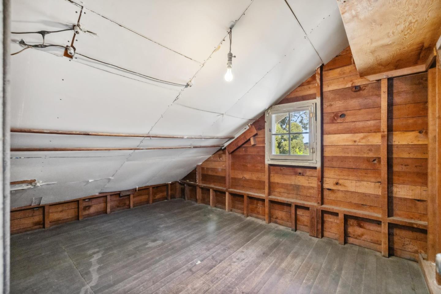 1513 Forest View AVE