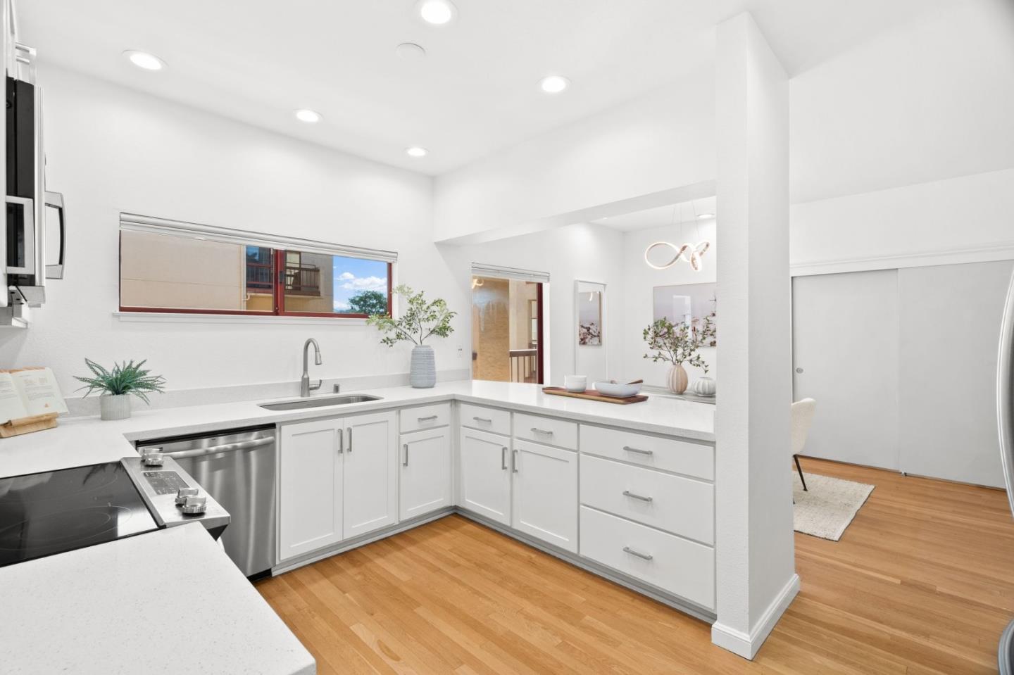 10 9th Avenue 303