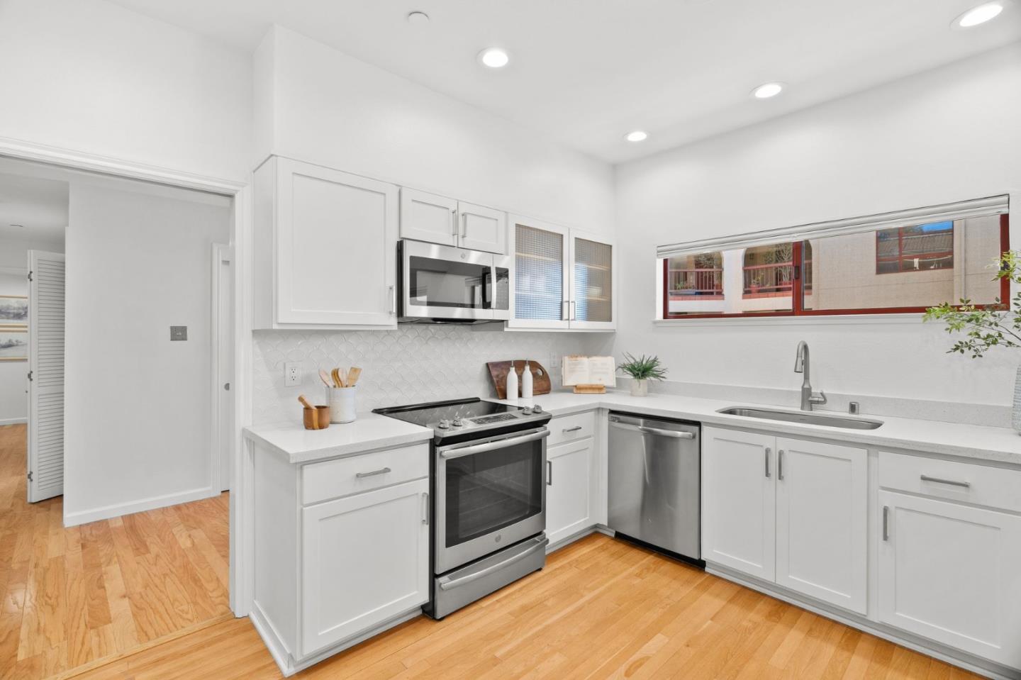 10 9th Avenue 303