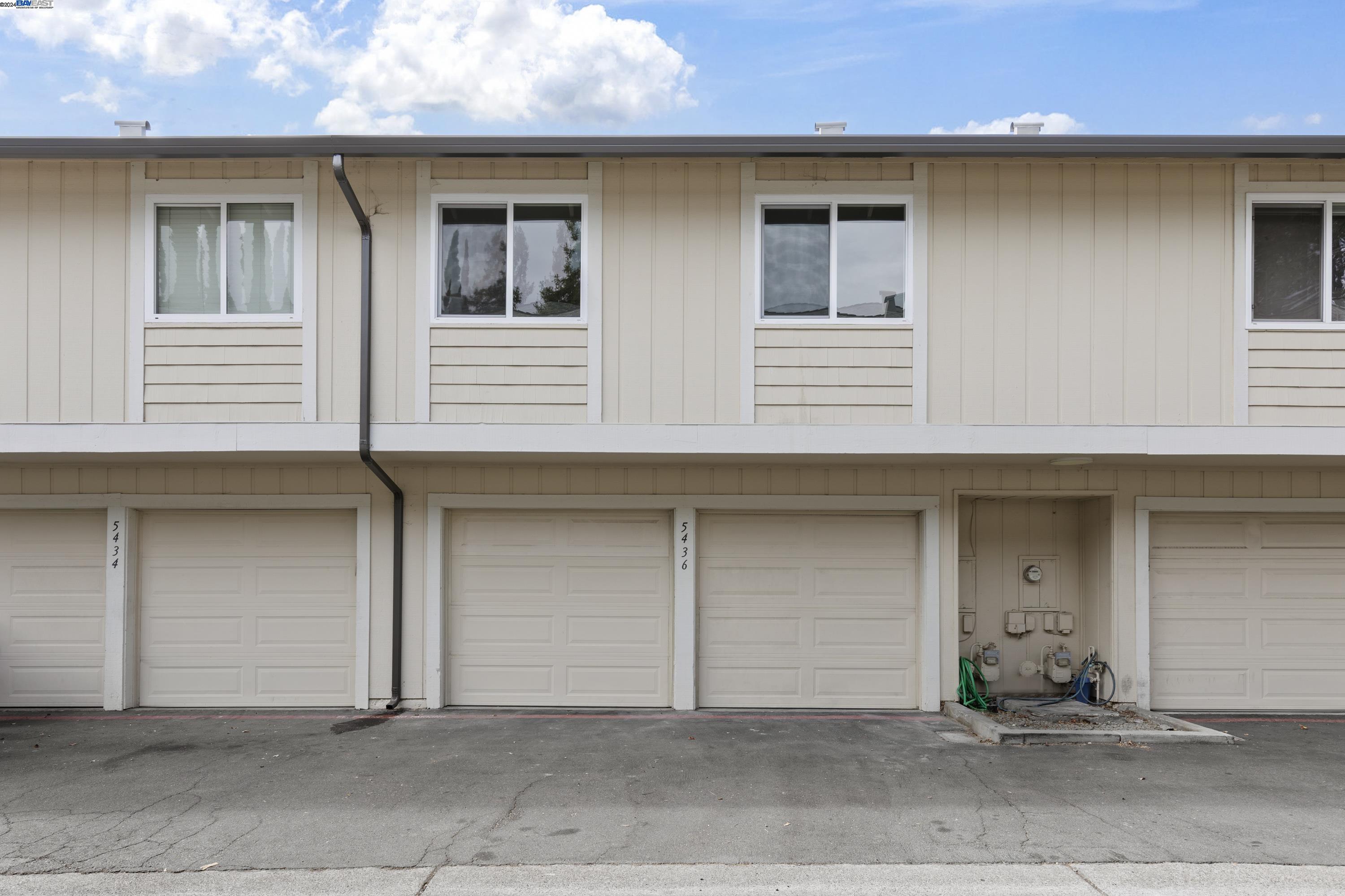 5436 Black Ave