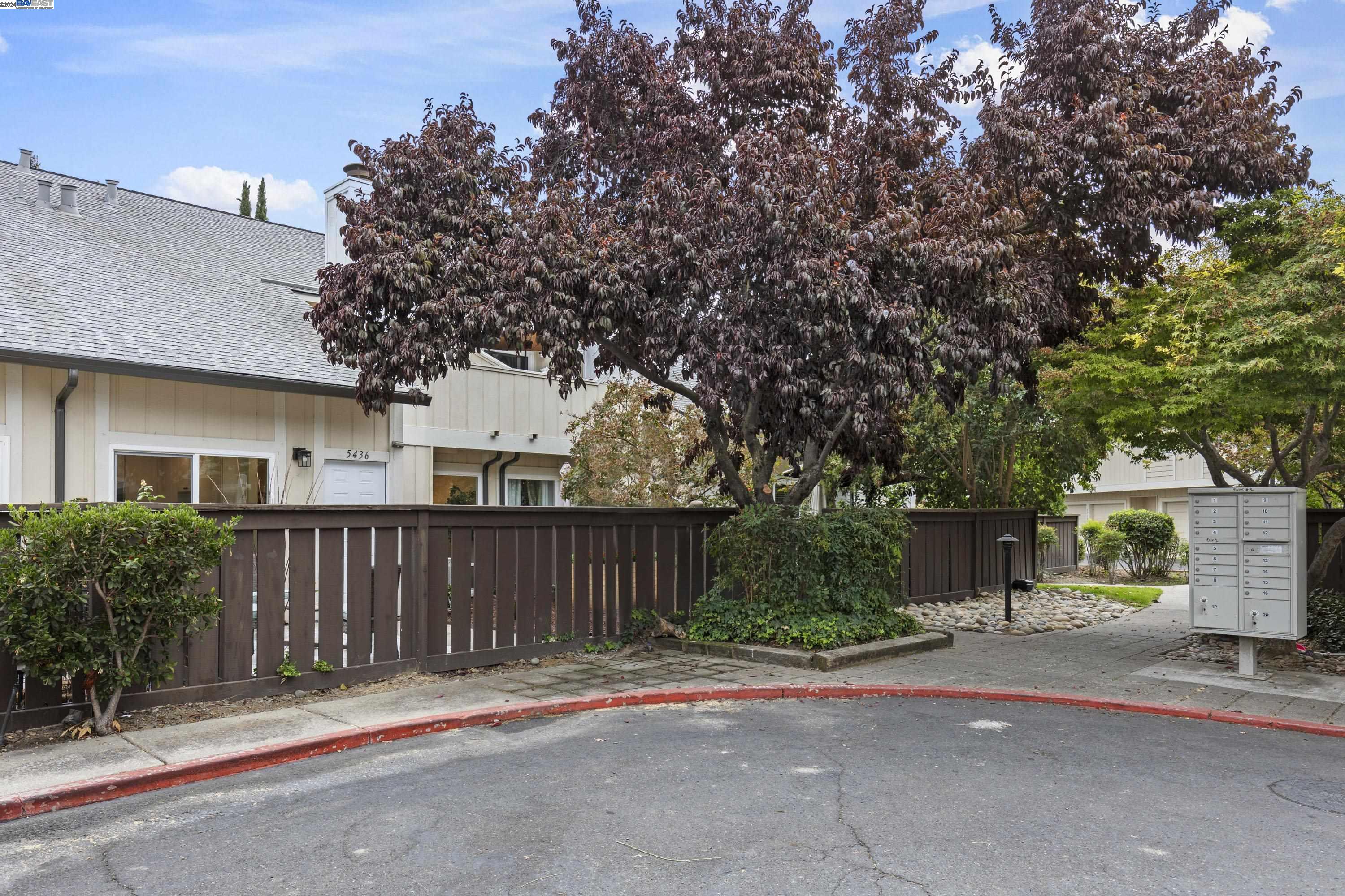 5436 Black Ave