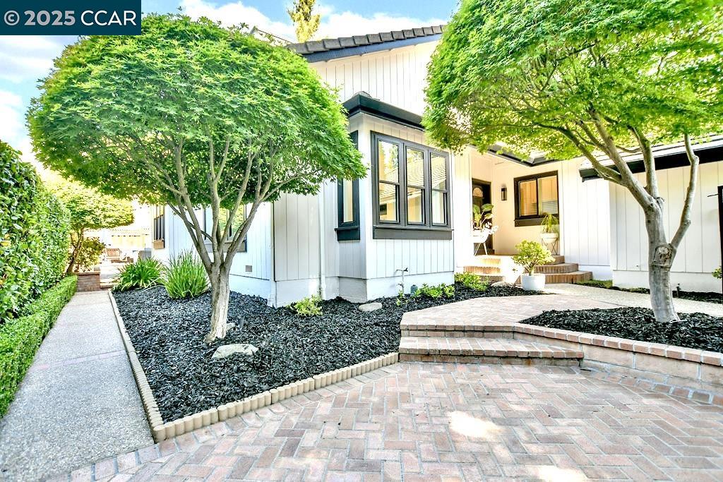 959 Redwood Dr