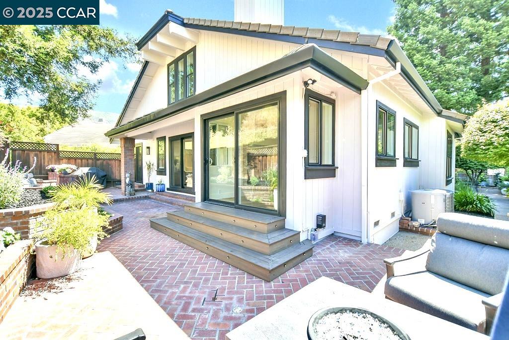 959 Redwood Dr