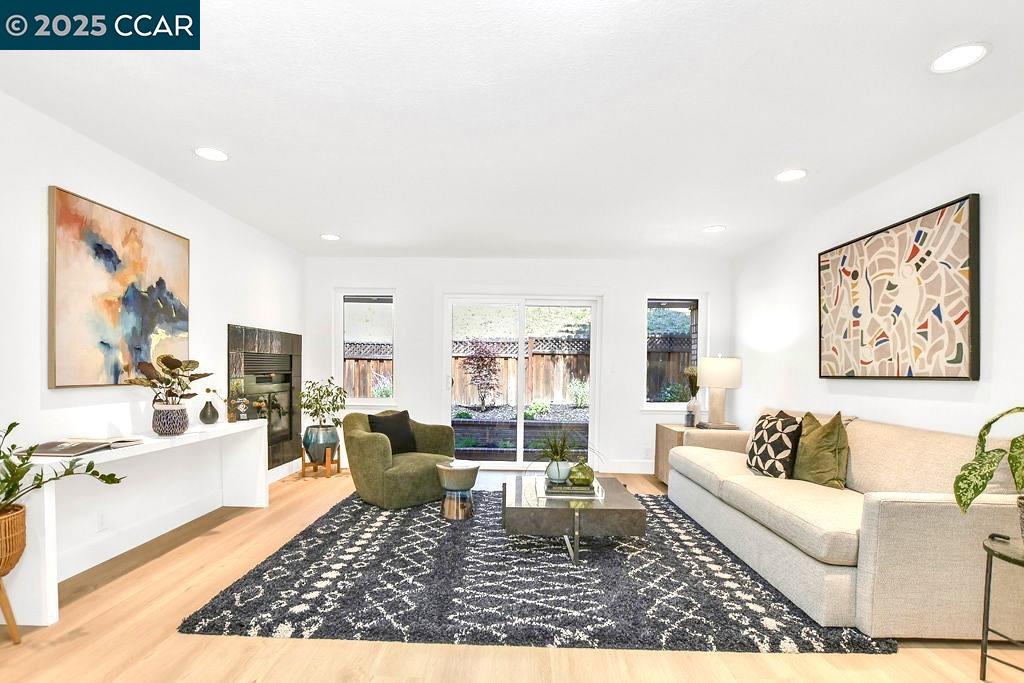 959 Redwood Dr