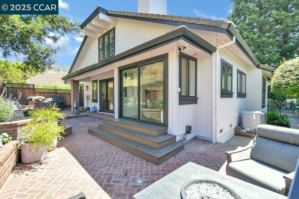 959 Redwood Dr
